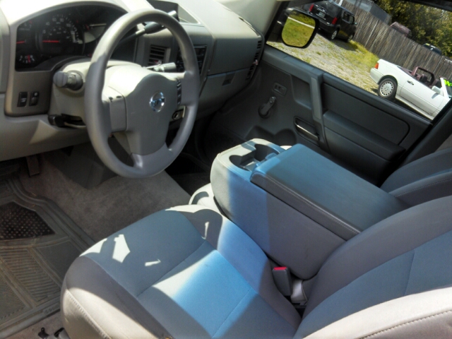 Nissan Titan 2005 photo 2