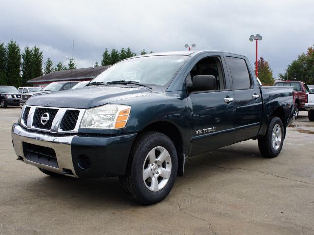 Nissan Titan SE Pickup