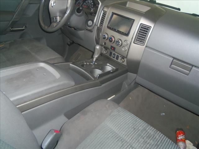 Nissan Titan Lx-4wd Pickup Truck