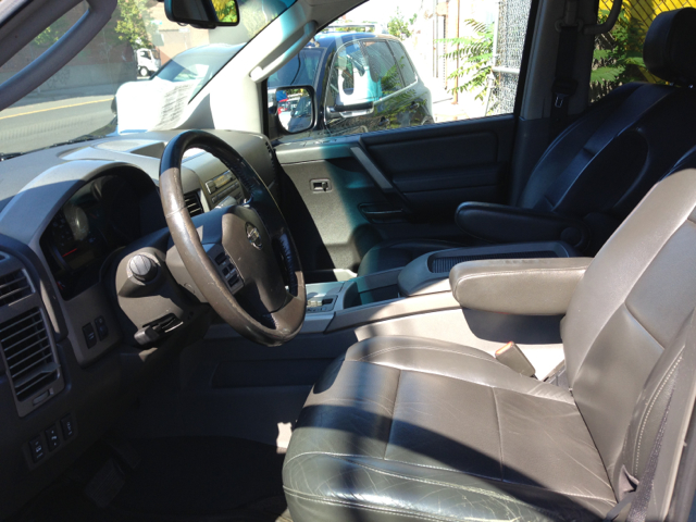 Nissan Titan SE 2WD Pickup Truck