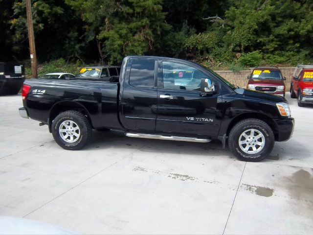 Nissan Titan 4dr Eddie Bauer SUV Pickup Truck