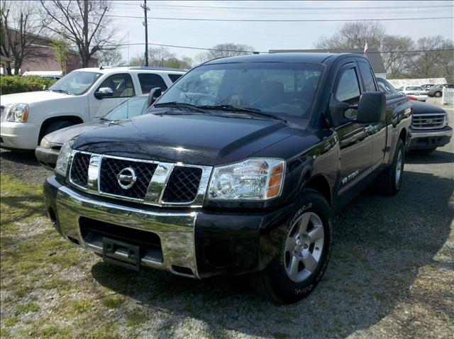 Nissan Titan 2500 High Roof 158 WB Extended Cab Pickup