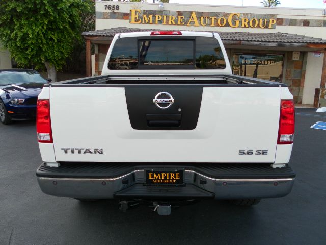 Nissan Titan SLE Z71 Crew Cab Short Bed 4X4 Pickup Truck