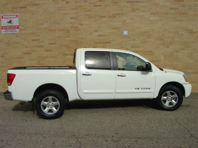 Nissan Titan SE Crew Cab Pickup