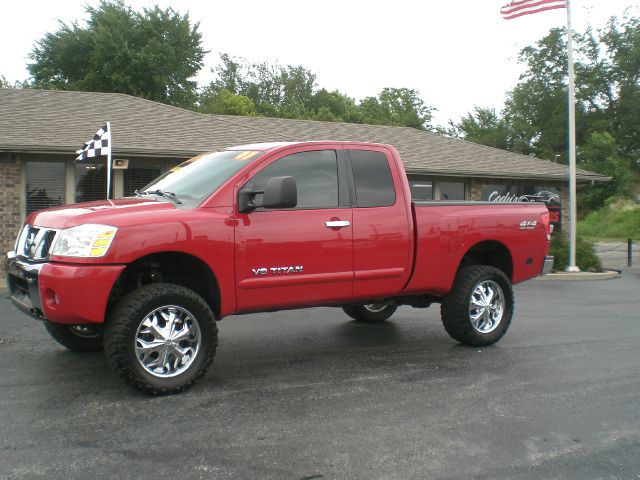 Nissan Titan SE 2WD Pickup Truck