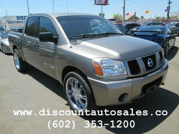 Nissan Titan SLE Z71 Crew Cab Short Bed 4X4 Pickup Truck