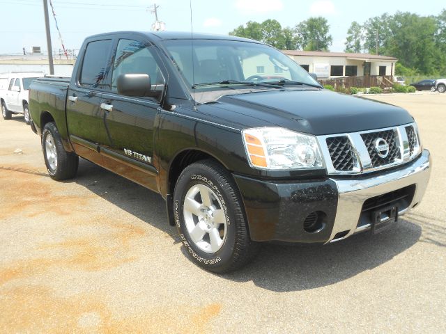 Nissan Titan SLE Z71 Crew Cab Short Bed 4X4 Pickup Truck