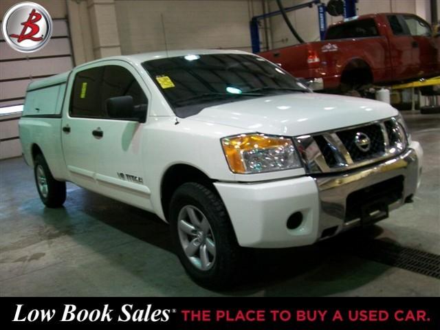 Nissan Titan SE Pickup