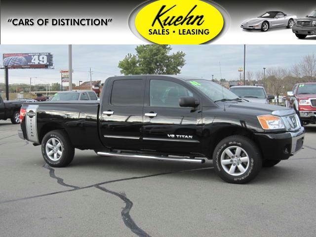 Nissan Titan SE Pickup