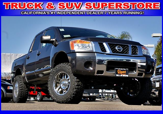 Nissan Titan GLS Touring A/T Pickup
