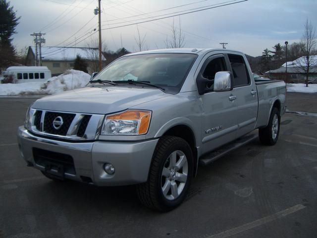 Nissan Titan 2500 High Roof 158 WB Pickup