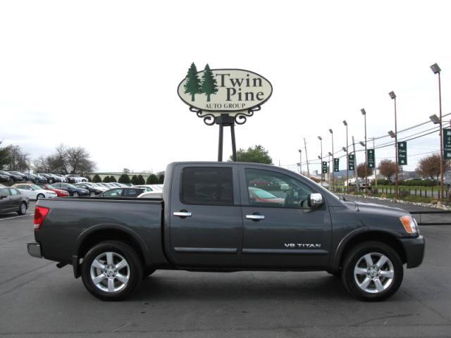 Nissan Titan GLS Pickup