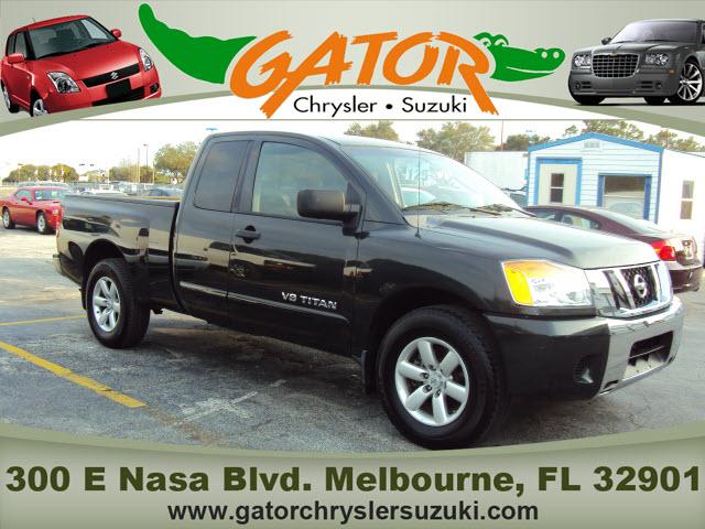 Nissan Titan SE Pickup