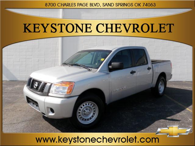 Nissan Titan SE Pickup