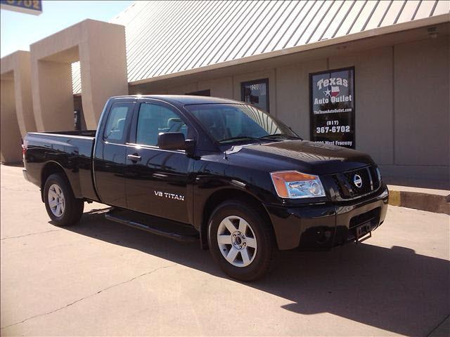 Nissan Titan SE Pickup