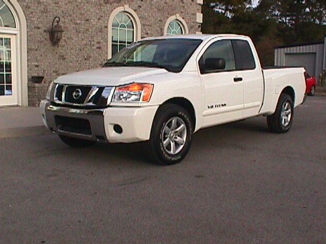 Nissan Titan 4D Utility Pickup