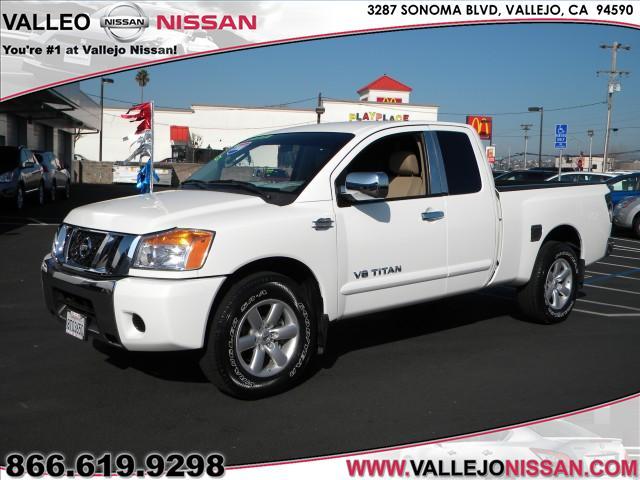 Nissan Titan SE Touring Pickup