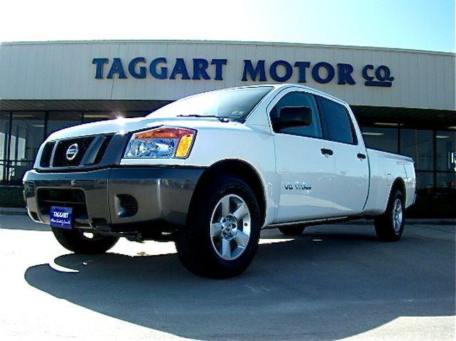 Nissan Titan SE Pickup
