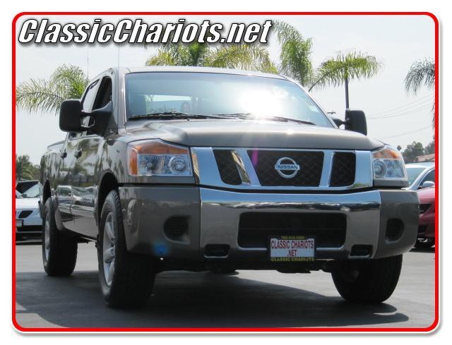 Nissan Titan SE Pickup