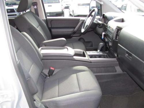 Nissan Titan 2010 photo 2