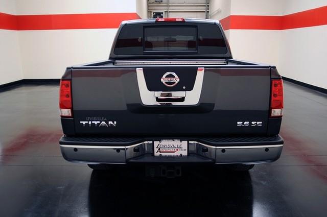 Nissan Titan 2010 photo 2