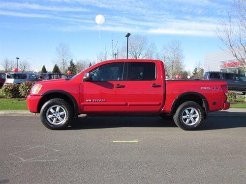 Nissan Titan 2010 photo 1