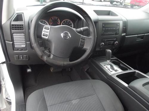 Nissan Titan 2010 photo 1