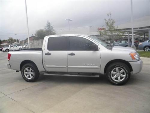Nissan Titan 2010 photo 2