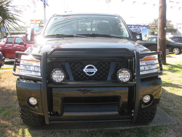 Nissan Titan 2010 photo 1