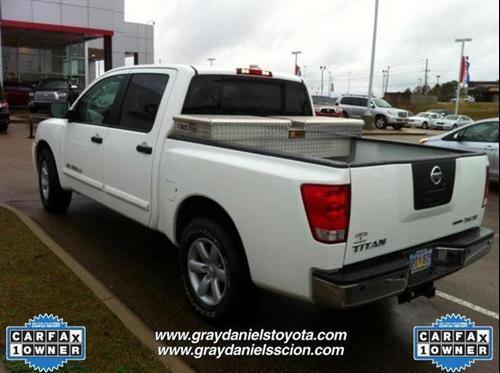 Nissan Titan 2010 photo 2