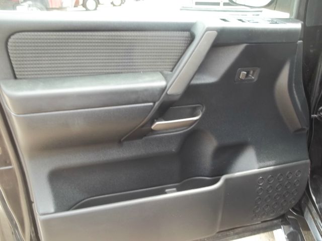 Nissan Titan Lx-4wd Pickup Truck