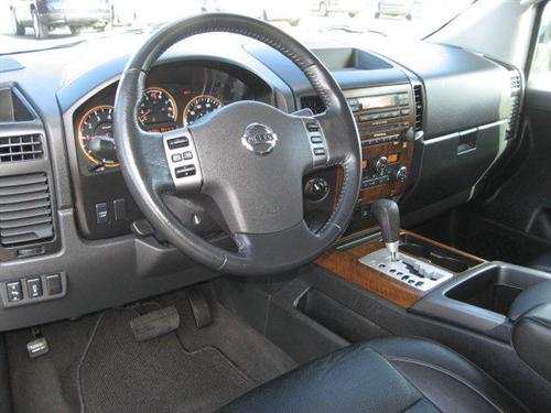 Nissan Titan 2010 photo 2