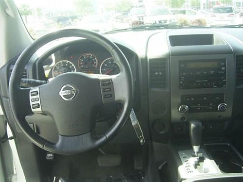 Nissan Titan 2010 photo 2