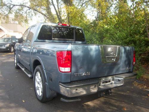 Nissan Titan 2010 photo 1