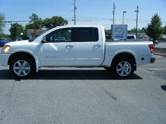 Nissan Titan X Pickup