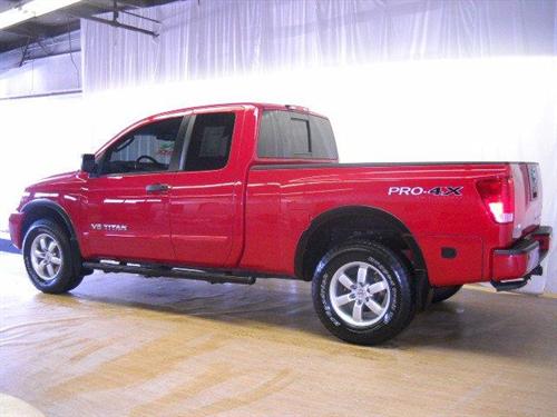 Nissan Titan 2010 photo 2