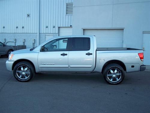 Nissan Titan 2010 photo 1