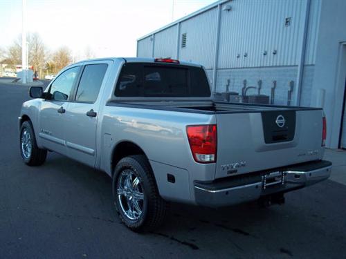 Nissan Titan 2010 photo 2