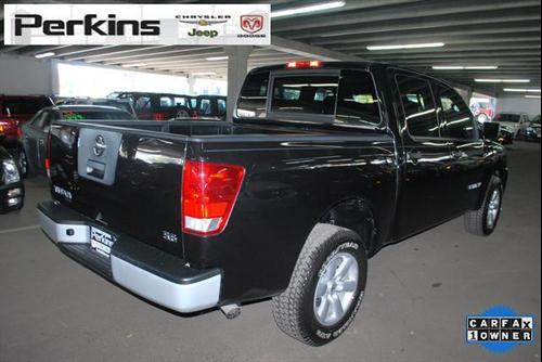 Nissan Titan 2010 photo 2