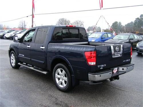 Nissan Titan 2010 photo 2