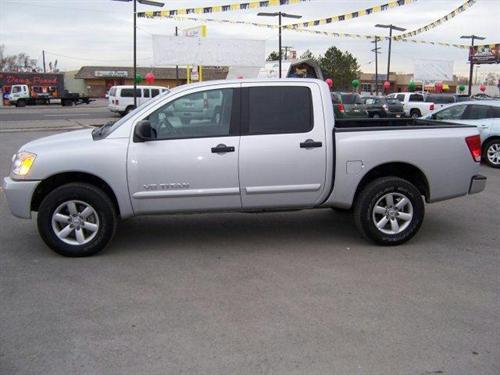 Nissan Titan 2010 photo 1