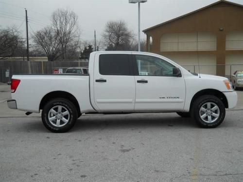 Nissan Titan 2010 photo 2