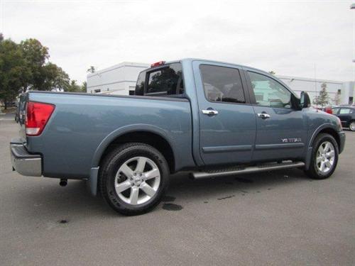 Nissan Titan 2010 photo 2
