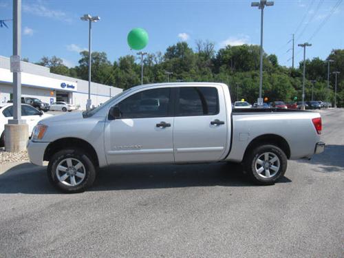Nissan Titan 2010 photo 1