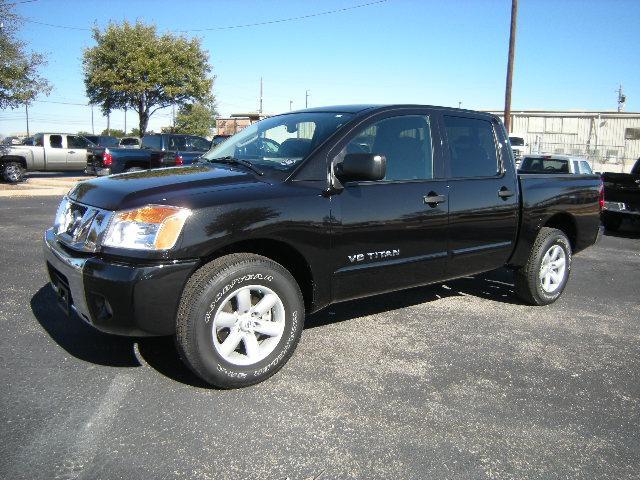 Nissan Titan SLE Z71 Crew Cab Short Bed 4X4 Unspecified