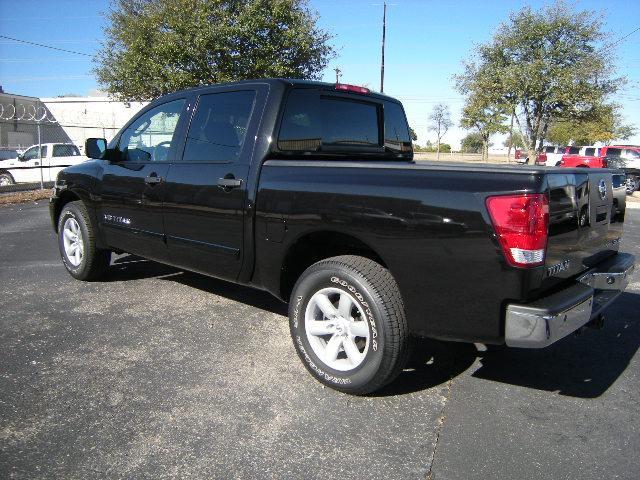 Nissan Titan 2010 photo 1