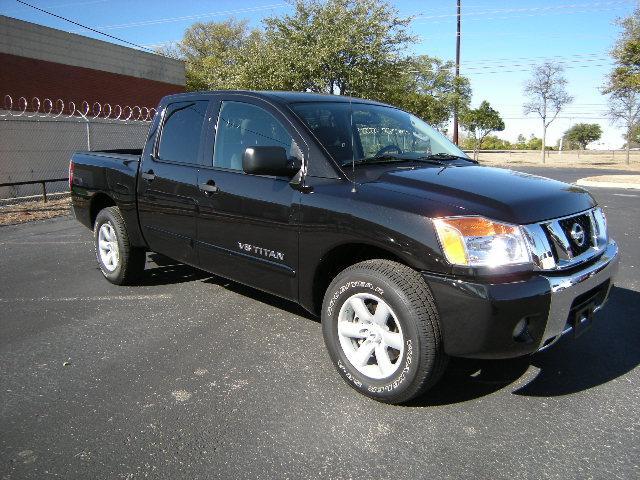 Nissan Titan 2010 photo 2