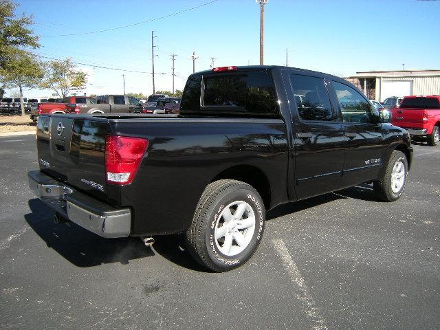 Nissan Titan 2010 photo 3