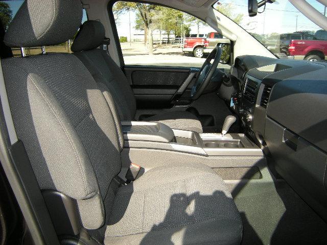 Nissan Titan 2010 photo 4