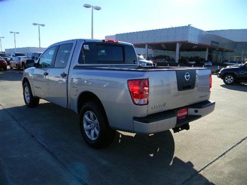 Nissan Titan 2010 photo 1